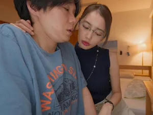 「童貞ってバレたらうちの娘に嫌われちゃうかもよ？」初めて彼女ができたのに…彼女・環奈の母親・優の誘惑に負けてしまう昇。環奈ともしたことのない初キス・初フェラ…筆下ろしセックスで中出しまで！