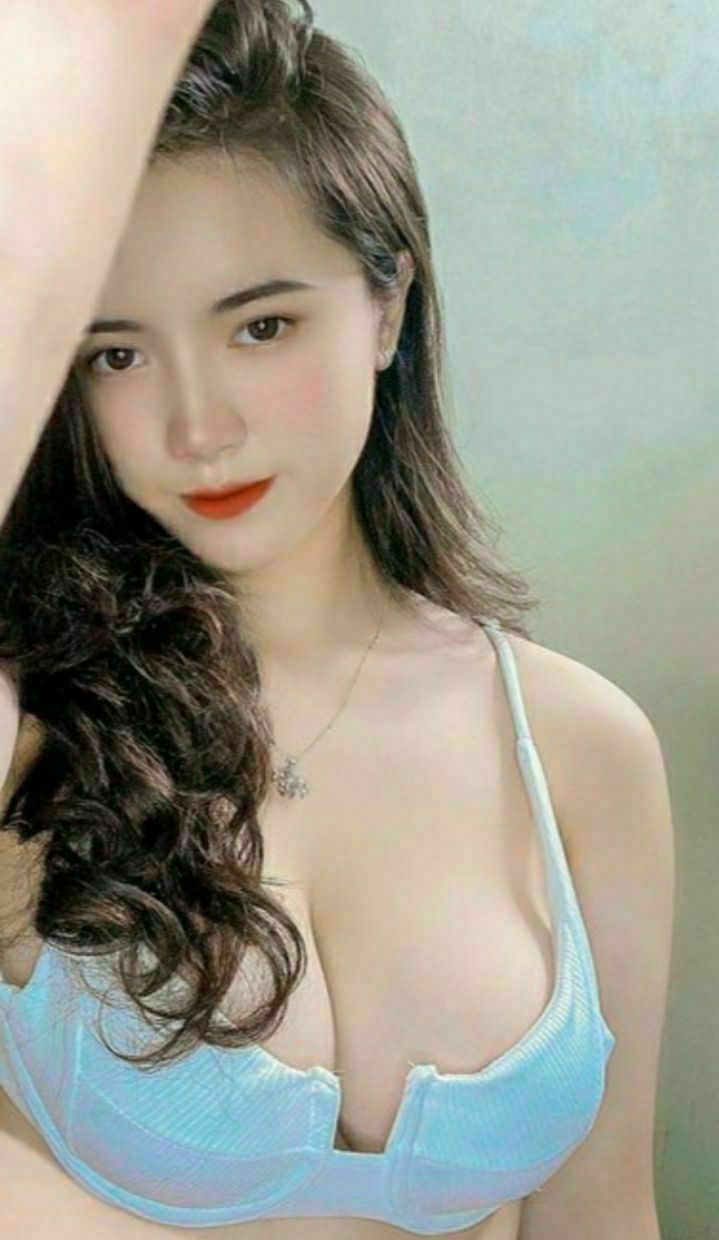 Bạn gái ngực to của bạn tôi thật gợi cảm